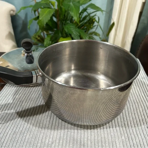 Farberware Silver Saucepan with Black Handle
Sizes: 1 quart & 2 quart - Picture 1 of 11